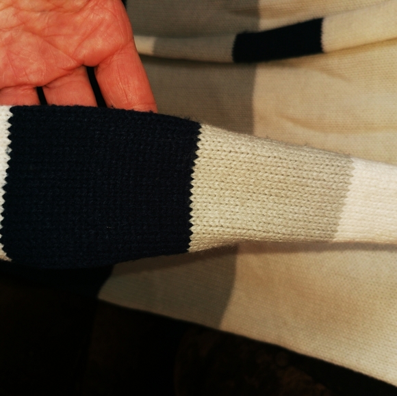 Lovely sweater dress with scarf - Picture 3 of 3